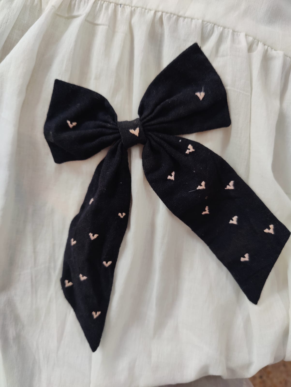 Raat Baawri – Handloom Hair Bow with Soof Embroidery