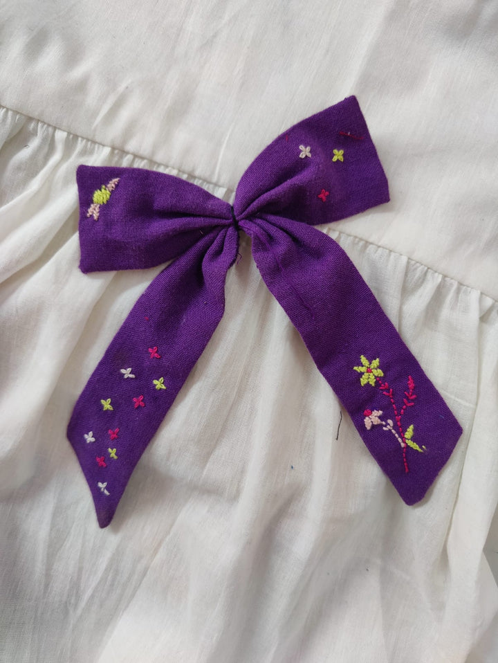 Amber Phool – Handloom Hair Bow with Soof Embroidery